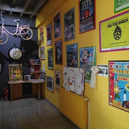Hostel Log Inn Скопие Екстериор снимка