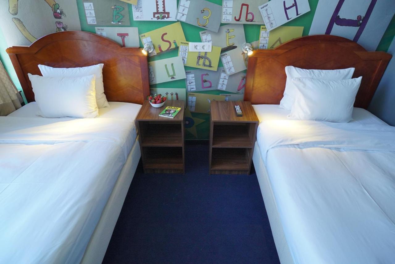 Hostel Log Inn Скопие Екстериор снимка