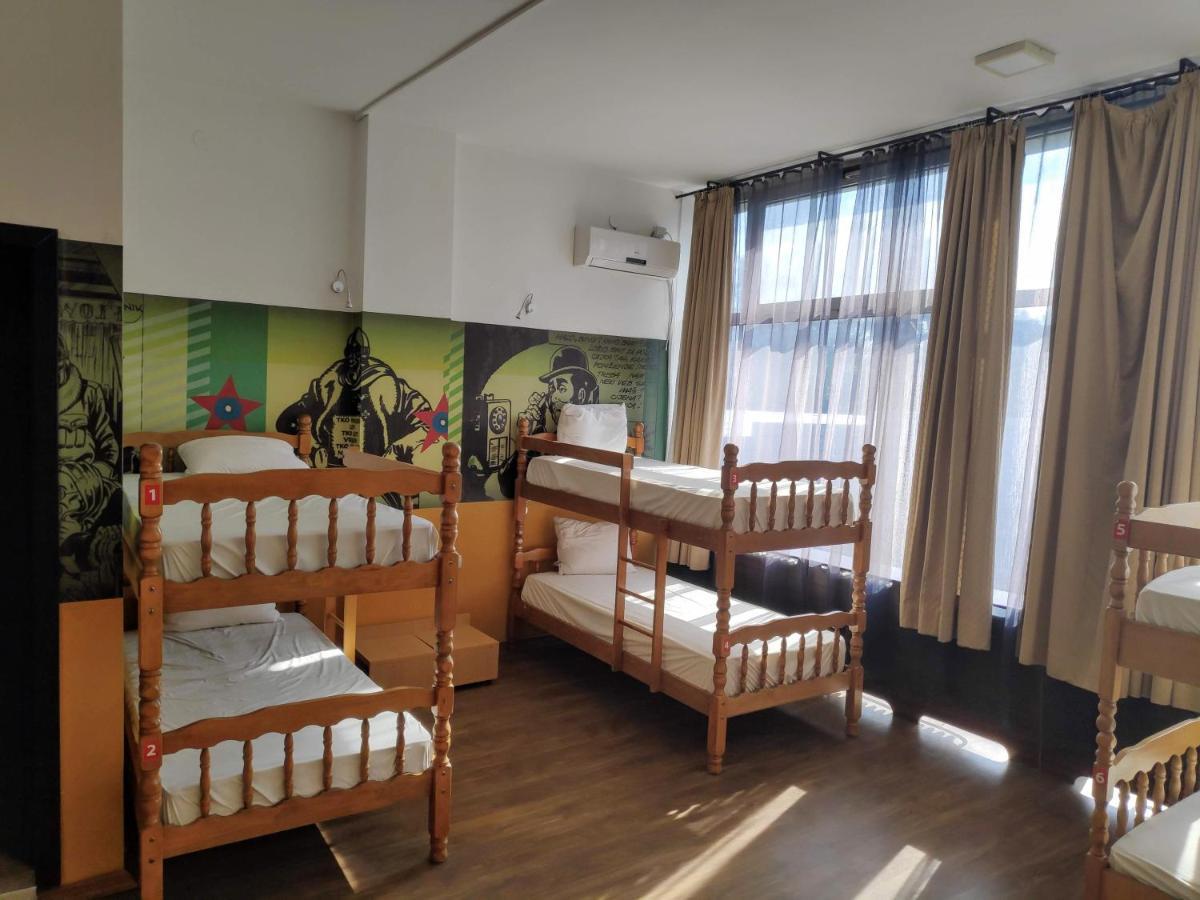 Hostel Log Inn Скопие Екстериор снимка