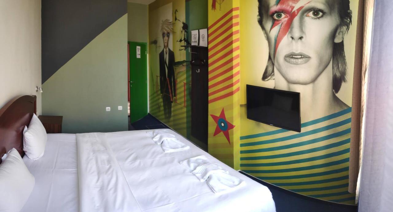 Hostel Log Inn Скопие Екстериор снимка