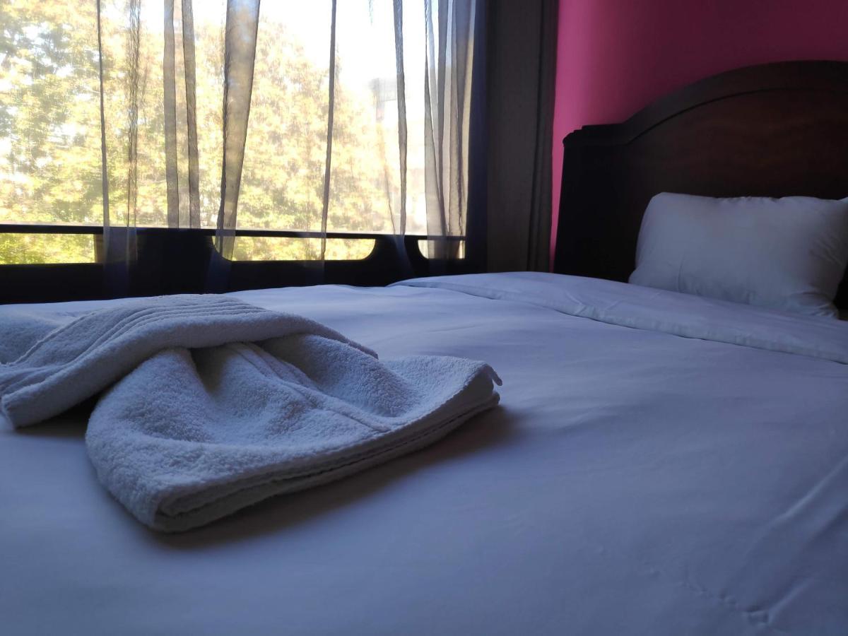 Hostel Log Inn Скопие Екстериор снимка
