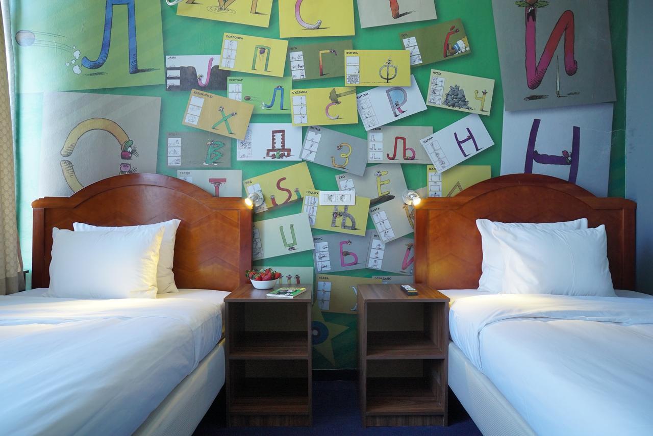 Hostel Log Inn Скопие Екстериор снимка
