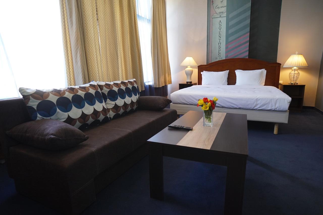 Hostel Log Inn Скопие Екстериор снимка