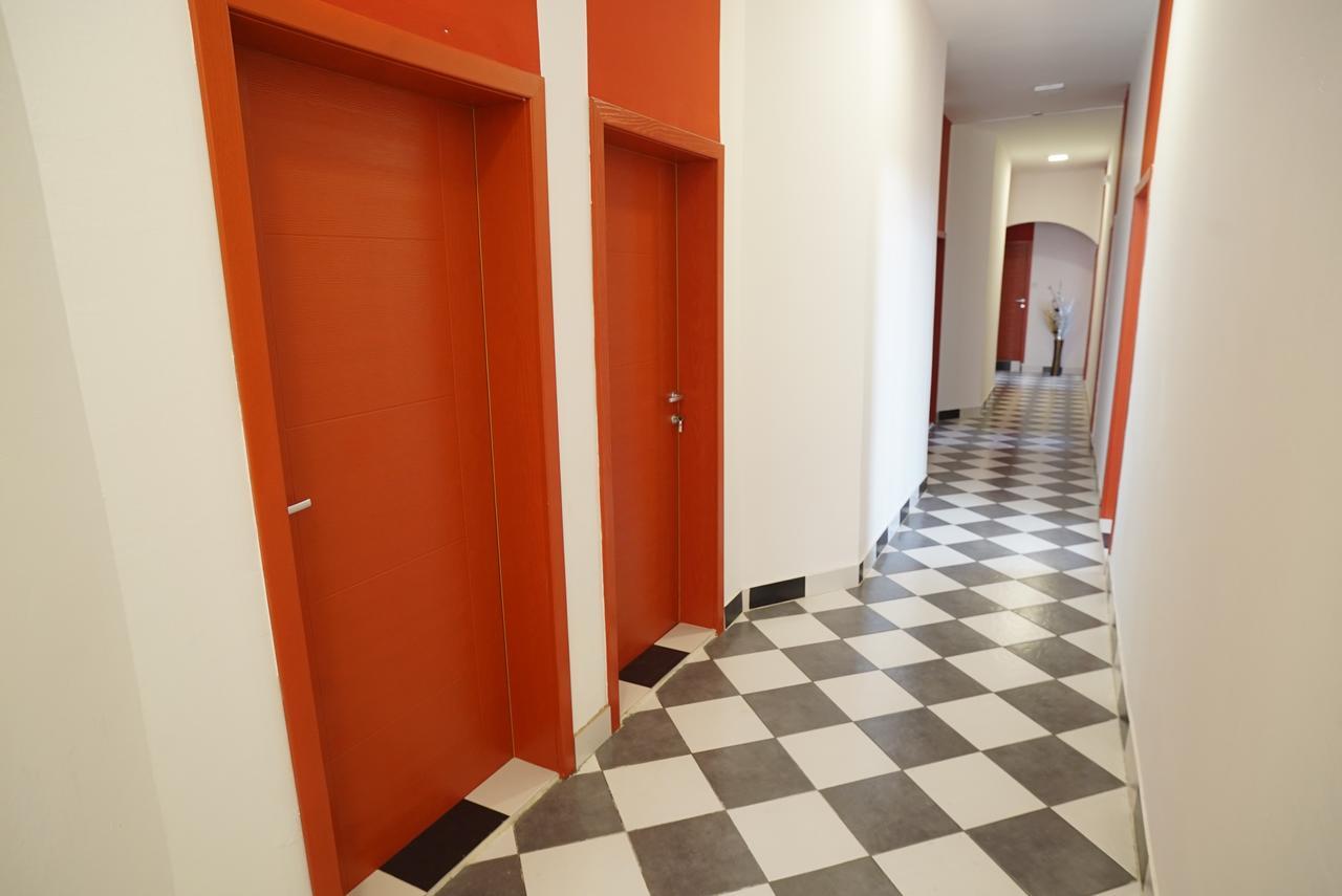 Hostel Log Inn Скопие Екстериор снимка