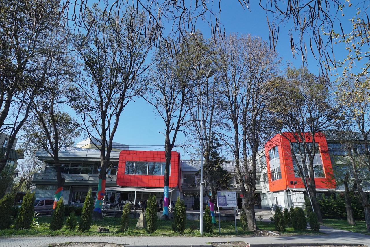 Hostel Log Inn Скопие Екстериор снимка