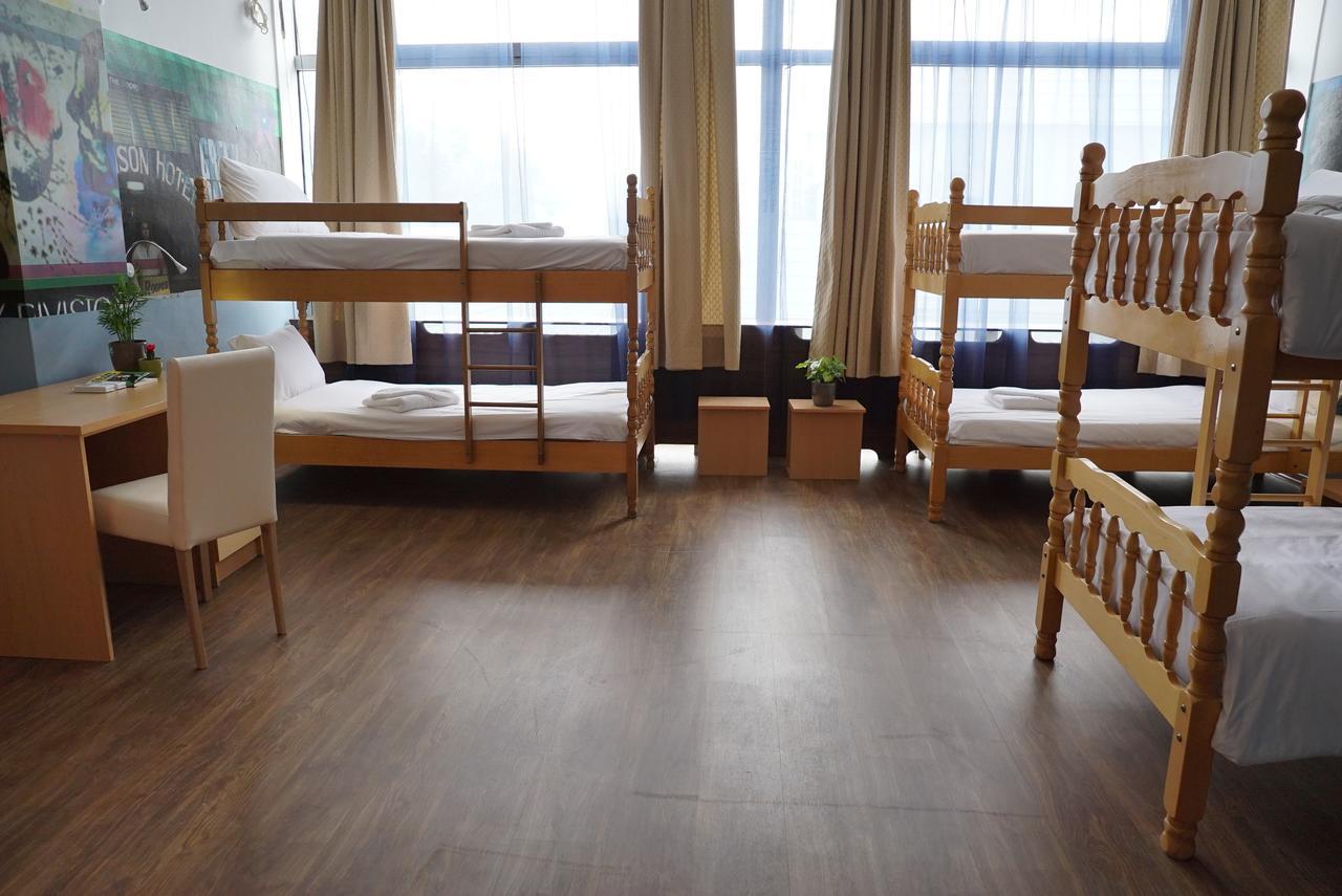 Hostel Log Inn Скопие Екстериор снимка