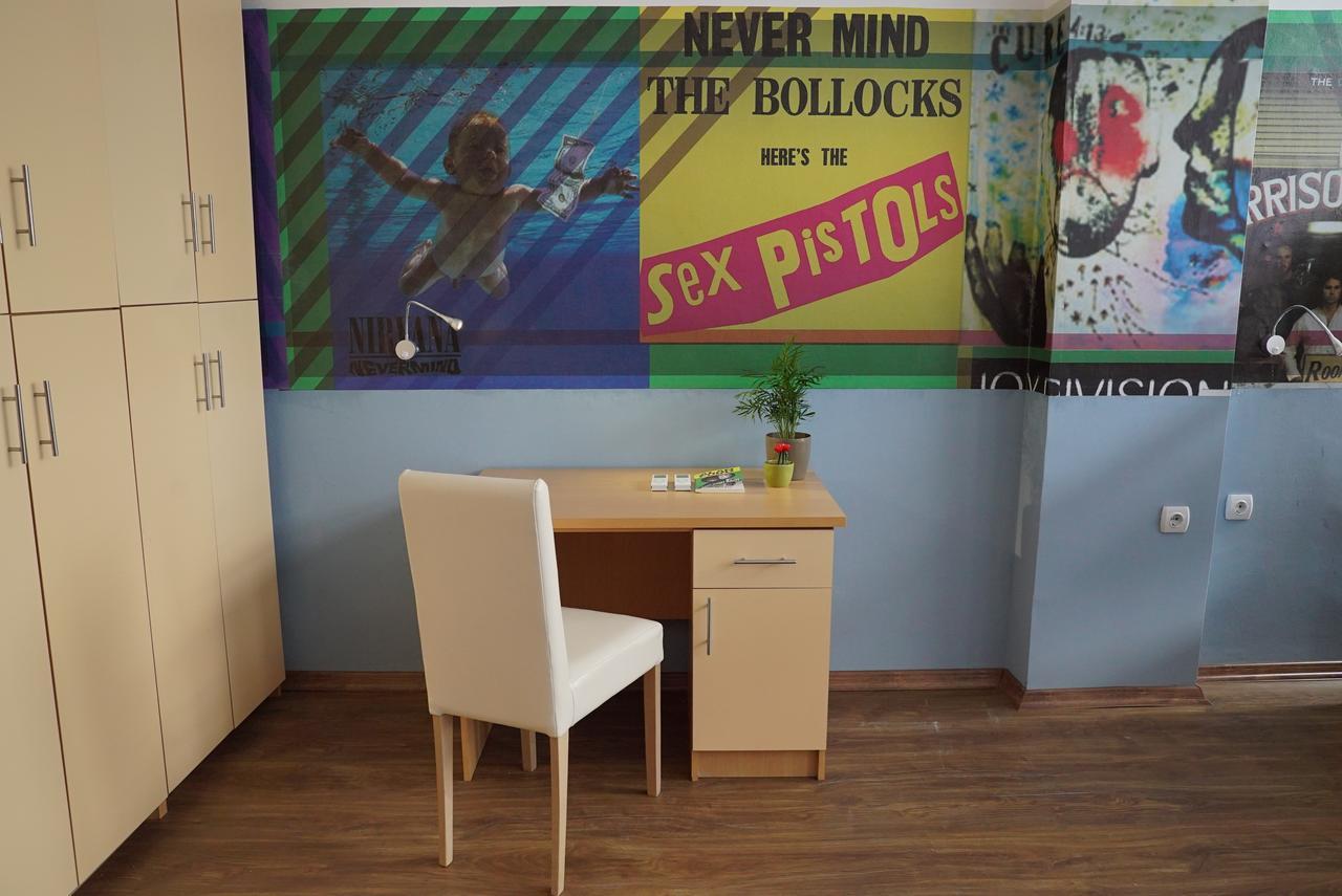 Hostel Log Inn Скопие Екстериор снимка