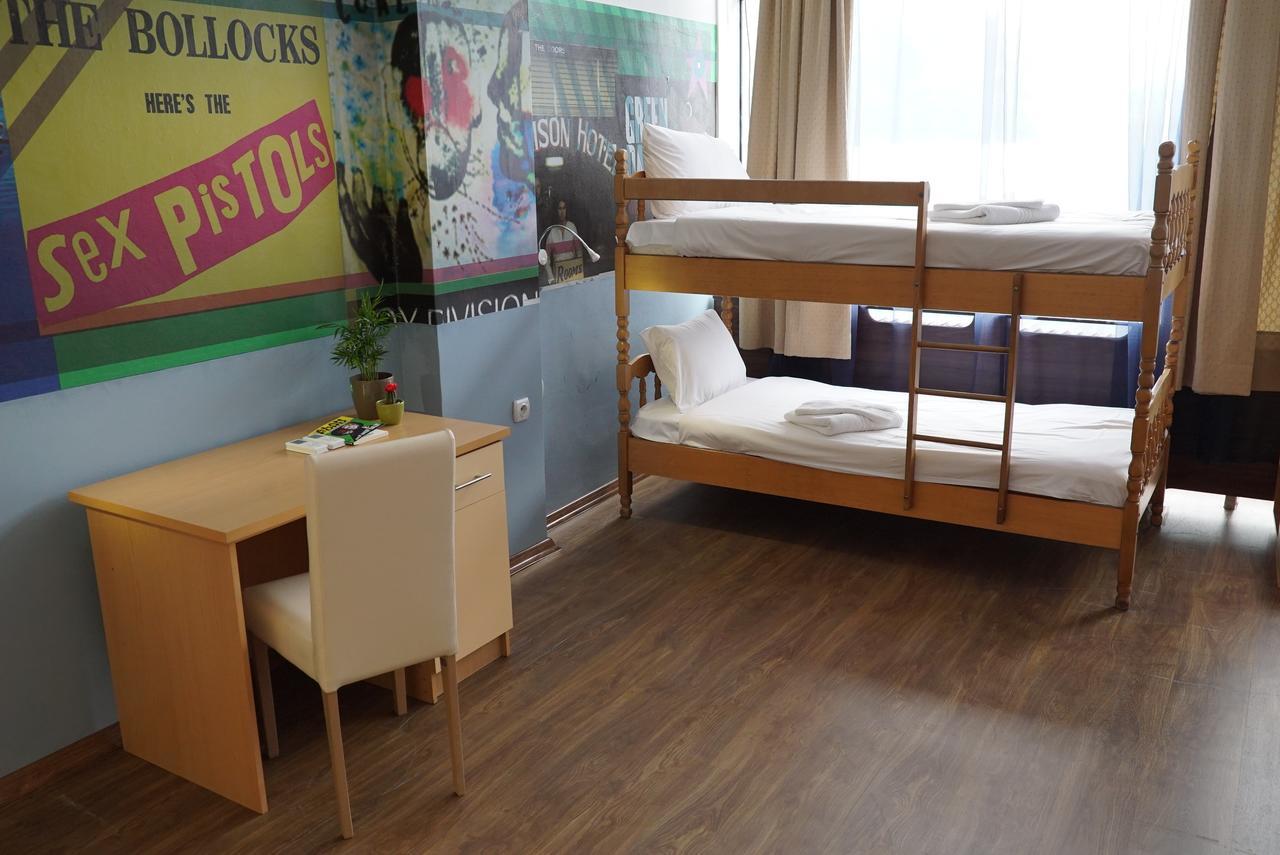 Hostel Log Inn Скопие Екстериор снимка