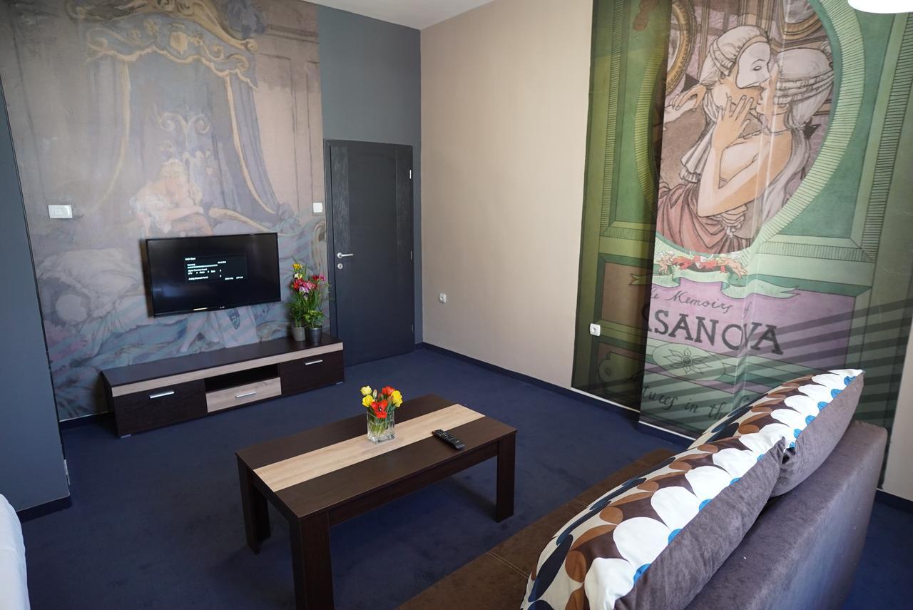Hostel Log Inn Скопие Екстериор снимка